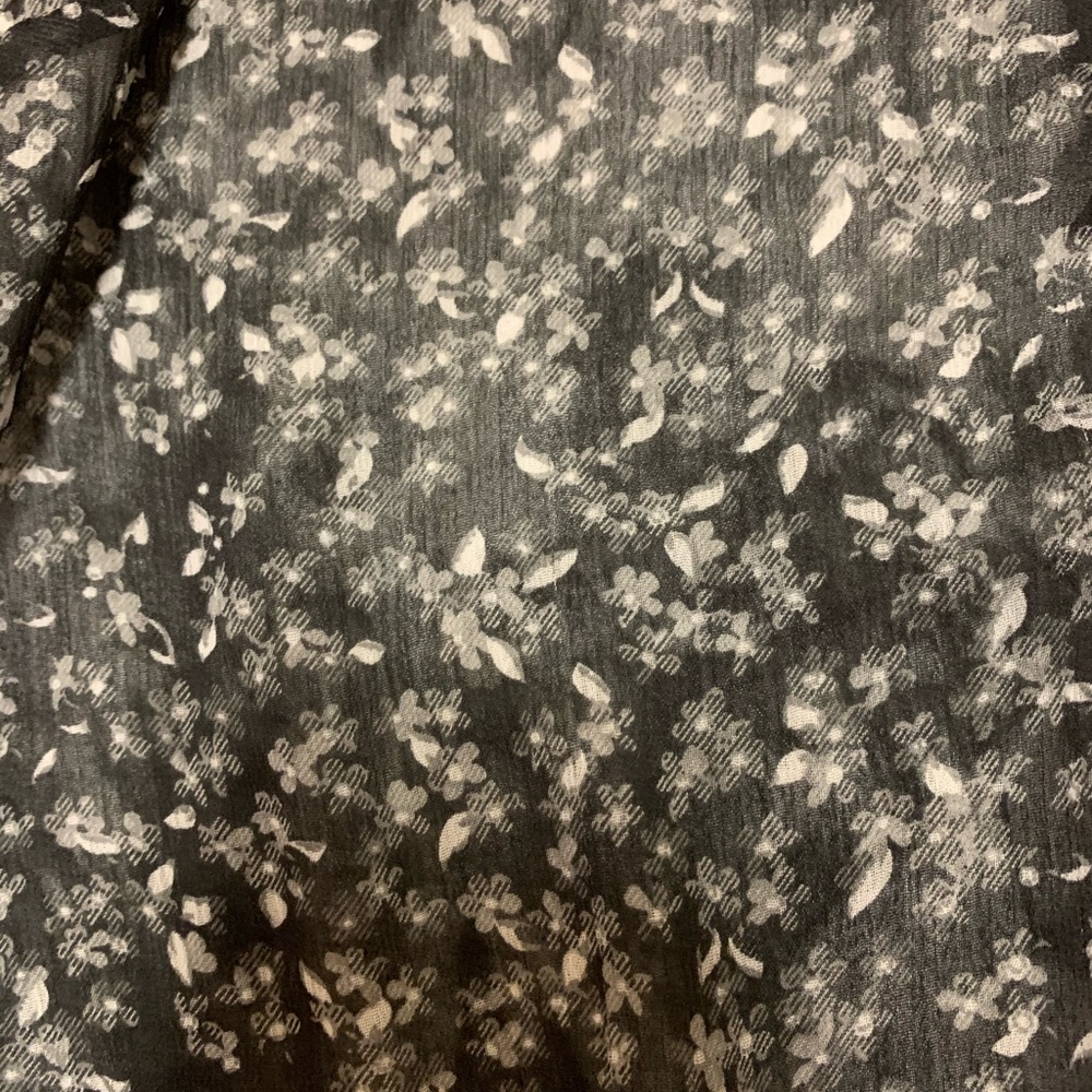 ❌SOLD❌ 🦋 3/$9 Cope (Urban Outfitters) Floral crop top - Picture 2 of 4